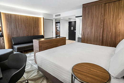 Marriott Hotel Courtyard Paris Porte de Versailles junior suite bed