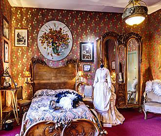 Maxim’s Musee Art Nouveau bedroom