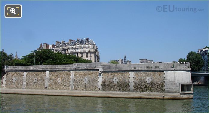 Memorial des Martyrs de la Deportation and River Seine