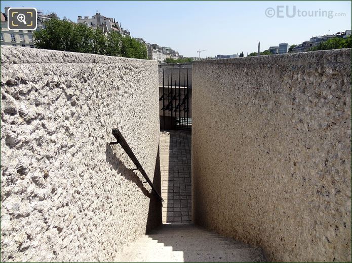 Memorial des Martyrs de la Deportation entrance