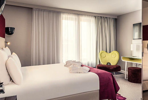 Mercure Paris Bercy Bibliotheque Hotel double bedroom