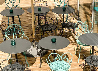 Motel One Paris-Porte Doree terrace table and chairs
