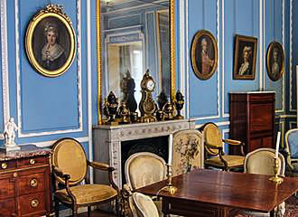 Fire place inside Musee Carnavalet