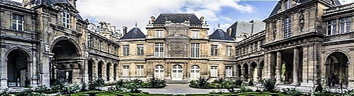 Musee Carnavalet courtyard