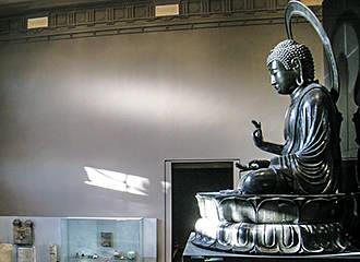 Buddha statue at Musee Cernuschi
