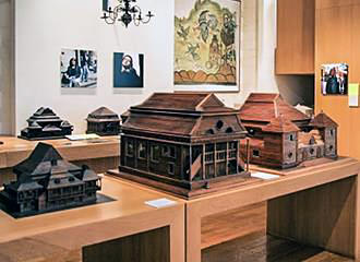 Models at Musee d’Art et d’Histoire du Judaisme