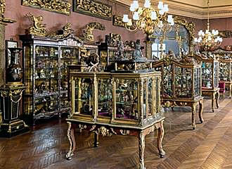 Display cases at Musee d’Ennery