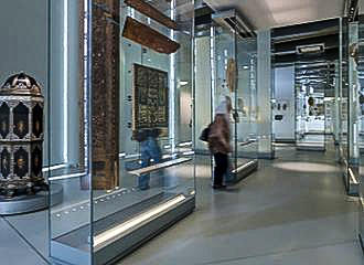 Display cases inside Musee de l’Institut du Monde Arabe