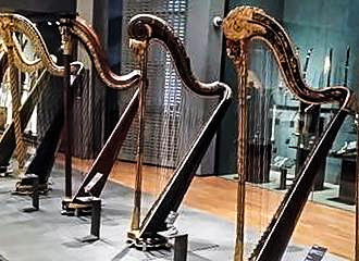 Harps within Musee de la Musique