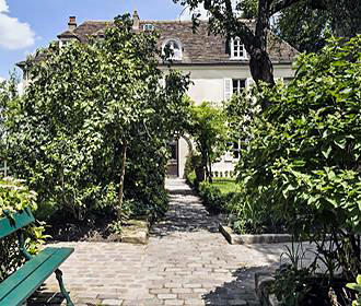 Musee de Montmartre house facade