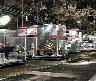 Musee des Egouts display cases