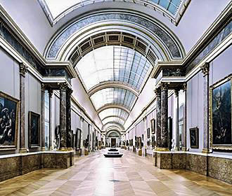 Musee du Louvre hall gallery