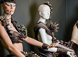 Choco-Story manakins