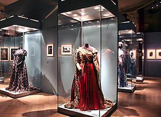 Bibliotheque-Musee de l'Opera National de Paris costumes