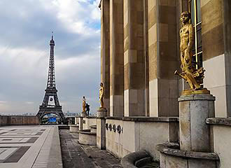 Golden statues at Palais de Chaillot