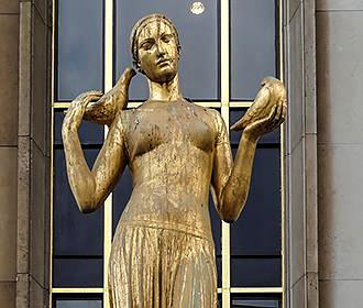 La Jeunesse statue at Palais de Chaillot