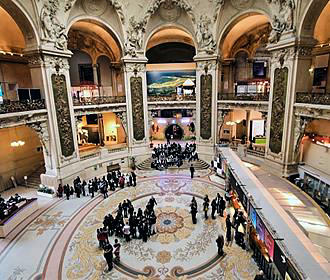 Central dome hall at Palais de la Decouverte