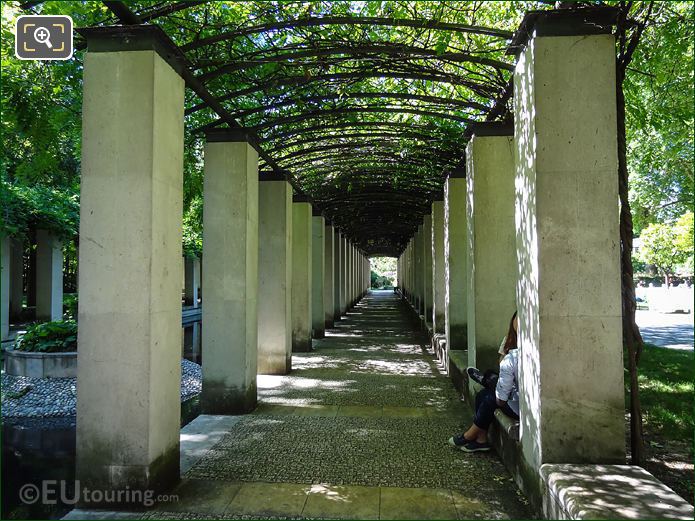 Covered pergola walkway in Park Bercy