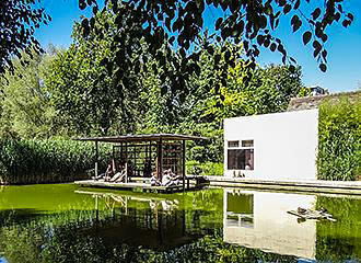 Water pagoda in Parc de Bercy