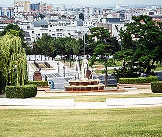 Parc de la Butte du Chapeau Rouge trees