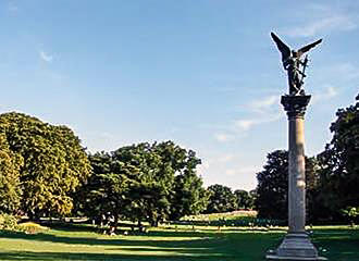 Parc Montsouris statue