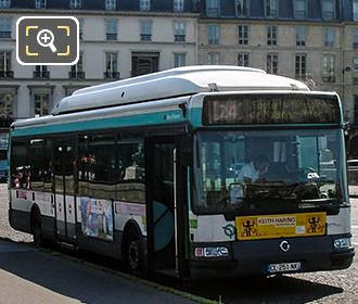 Paris RATP bus on Pont du Carrousel
