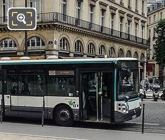 Paris RATP bus Place du Louvre