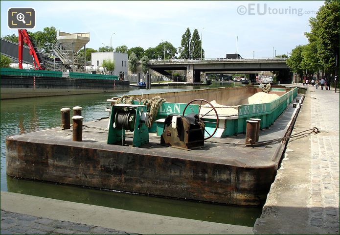 Transport barge on Canal de l'Ourcq