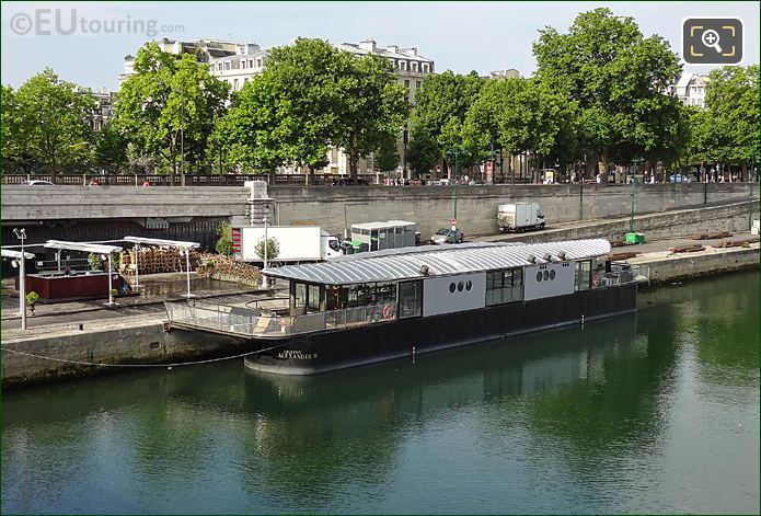 Bistrot Alexandre III viewed from Pont Alexandre III