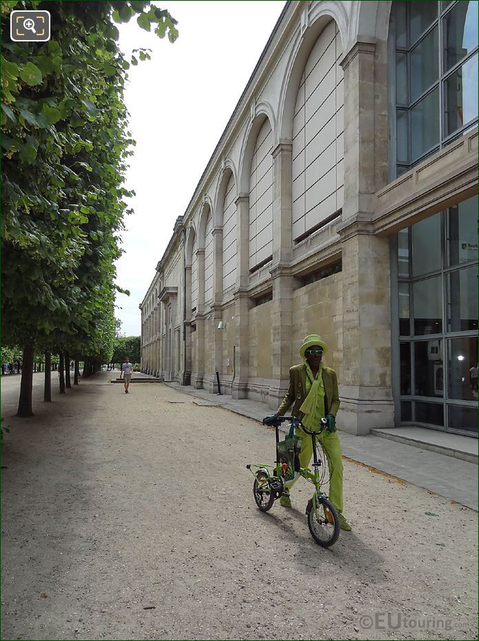 Green gentleman with top hat in Tuileries Gardens