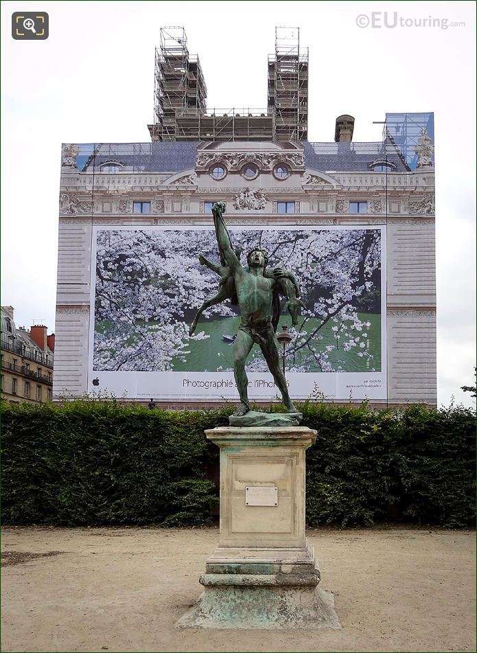 Printed facade of Pavillon de Marsan during restoration