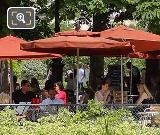 Tourists at Jardin des Tuileries restaurant