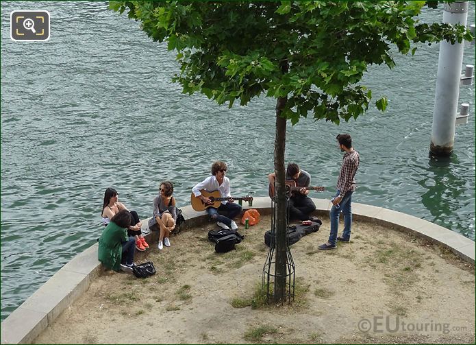 Music at Quai des Tuileries Paris