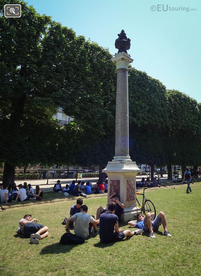 Students in Jardin des Grands Explorateurs