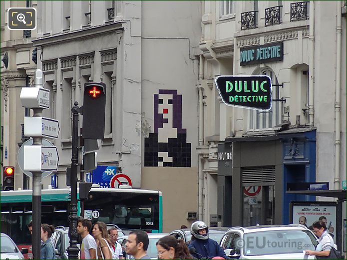 Mona Lisa pixel art on Rue Du Louvre