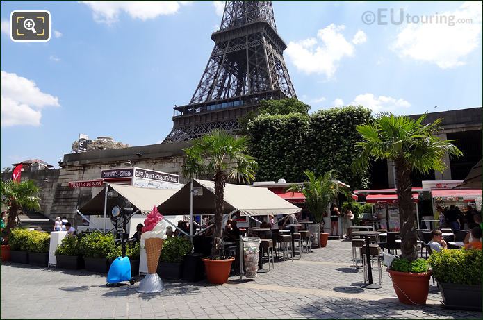 Paris cafe on Port de Suffren