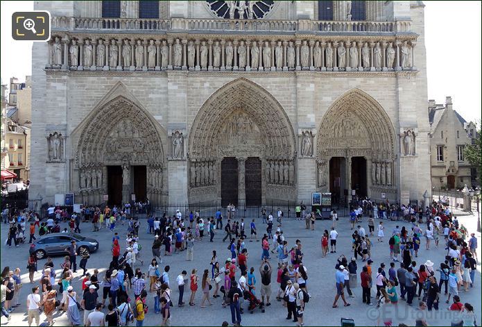 Notre Dame Cathedral tourists