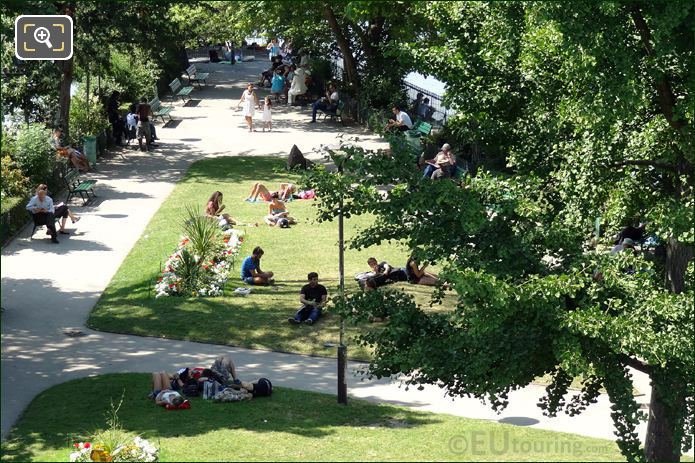 Sunbathing in Square du Vert Galant