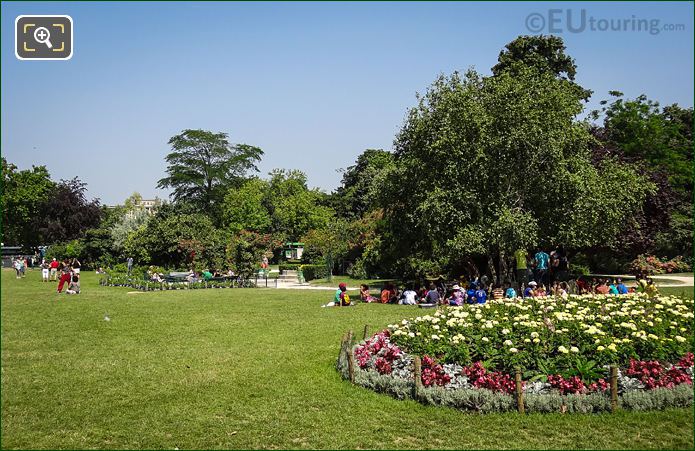 School outing in Champ de Mars