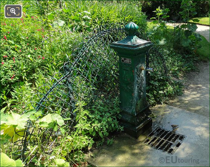 Wallace drinking water fountain Square Claude Nicolas Ledoux