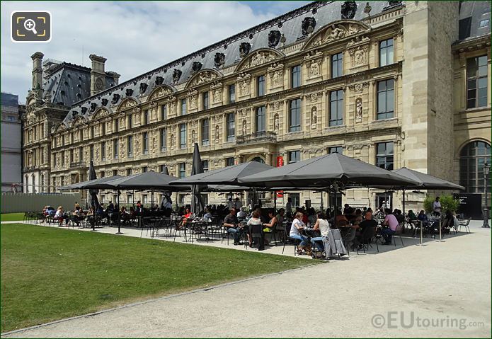 Le Saut du Loup outside terrace