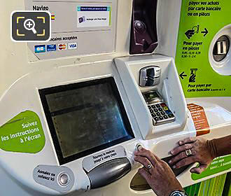 Using Paris Metro ticket machine