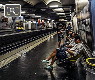 Paris Metro platform