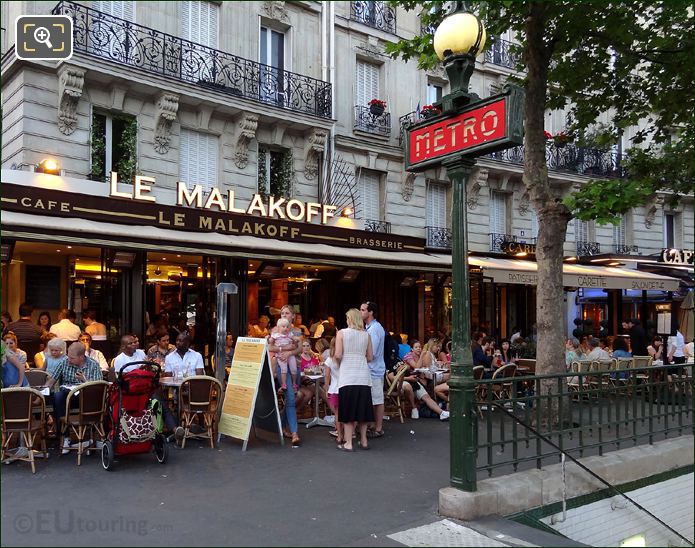 Trocadero Paris Metro sign