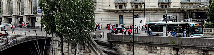 Paris public transport stops at Musee d'Orsay