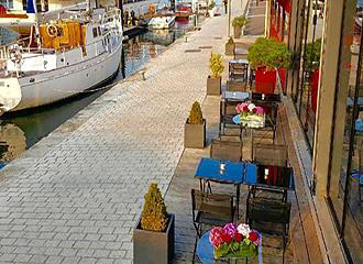 Paris Yacht Marina outside seating