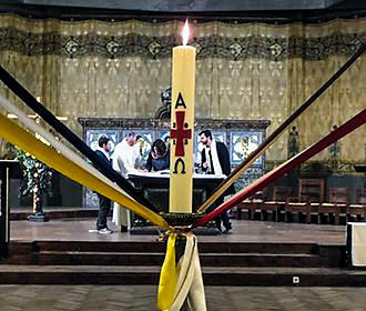 Alter and candle inside Paroisse Saint Jean de Montmartre