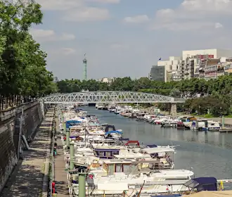 Passerelle Jim Morrison Over Port de l'Arsenal Leisure Marina