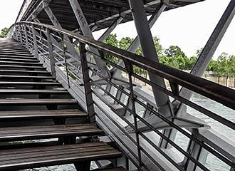 Passerelle Leopold Sedar Senghor balustrade