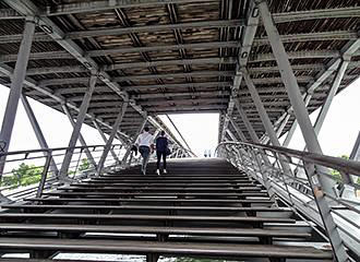 Passerelle Leopold Sedar Senghor wooden steps